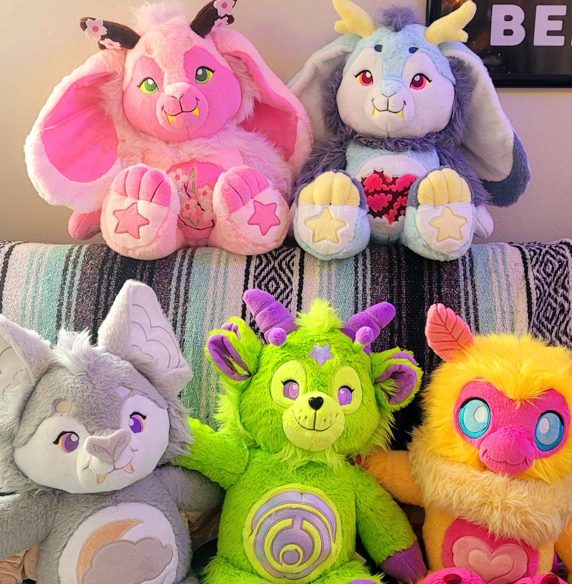 A big box of critters arrived today!!! 🎉🎉🎉 

We're still waiting on the last two pintopia plushies, but in the meantime I'll be getting some turnaround photos of these fellas tonight so I can update the preorder store with better pics!

🔗 below to preorder!
