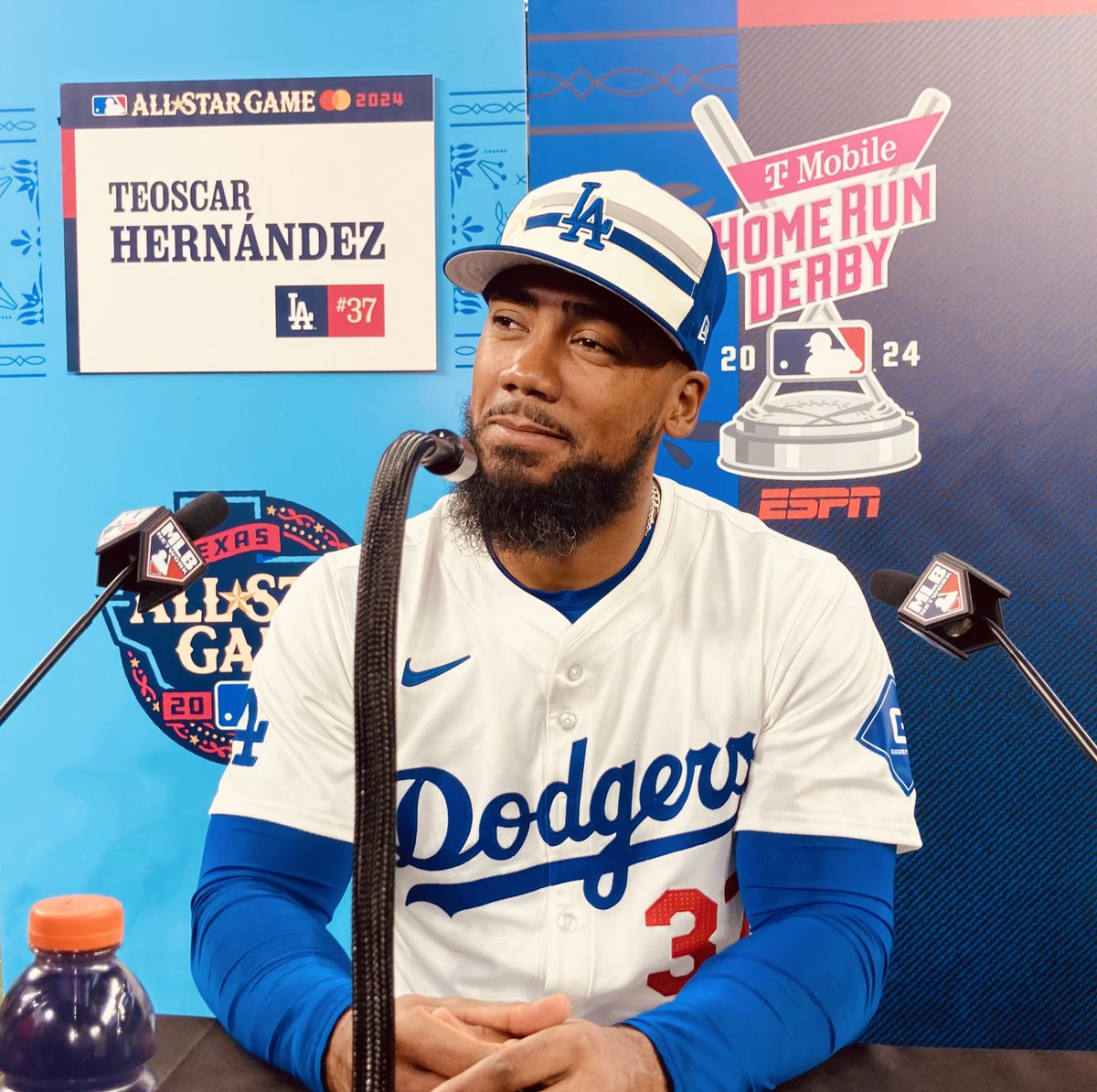 A_Jude's tweet photo. Teoscar Hernandez is not sure why he was so uncomfortable hitting at T-Mobile Park. But he knows this: He’s not the only one. 

“I talk to a lot of players around the league and they feel the same thing when they go to Seattle. They had the same feeling.”

https://t.co/rYj4J7q7Xn https://t.co/8odO1orTQ7
