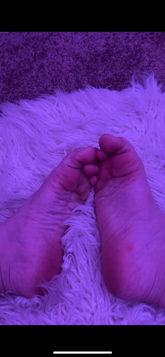 Pretty__GirlBri's tweet photo. #feetcontent #feetpics #feetlove #feetworshi̇p #crunchedtoes #scrunchedsoles #SellingContent #usedsocks #feetworshi̇p #feetsessions #sweatyfeet https://t.co/PspxrgNlFM