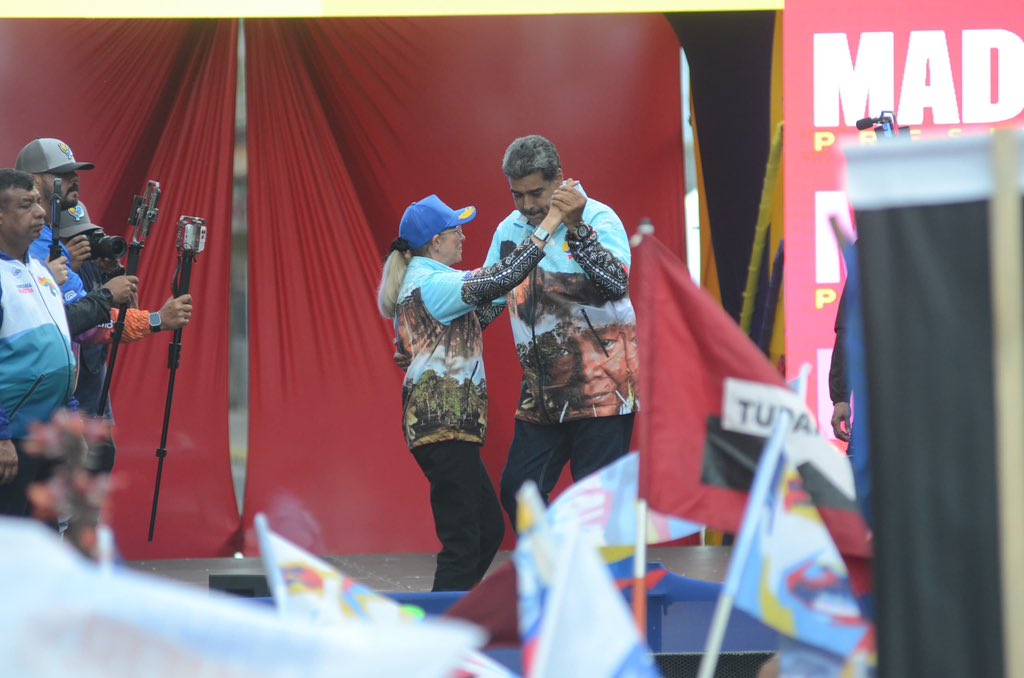 amarcanopsuv's tweet photo. Chavismo es lo que hay en San Félix . 
Aquí gana contundentemente el Gallo Pinto contra los patarucos y sus apellidos . 
Nadie detiene la marcha triunfal de la Revolución Bolivariana en Guayana @NicolasMaduro @jorgerpsuv https://t.co/wboAv85dY7