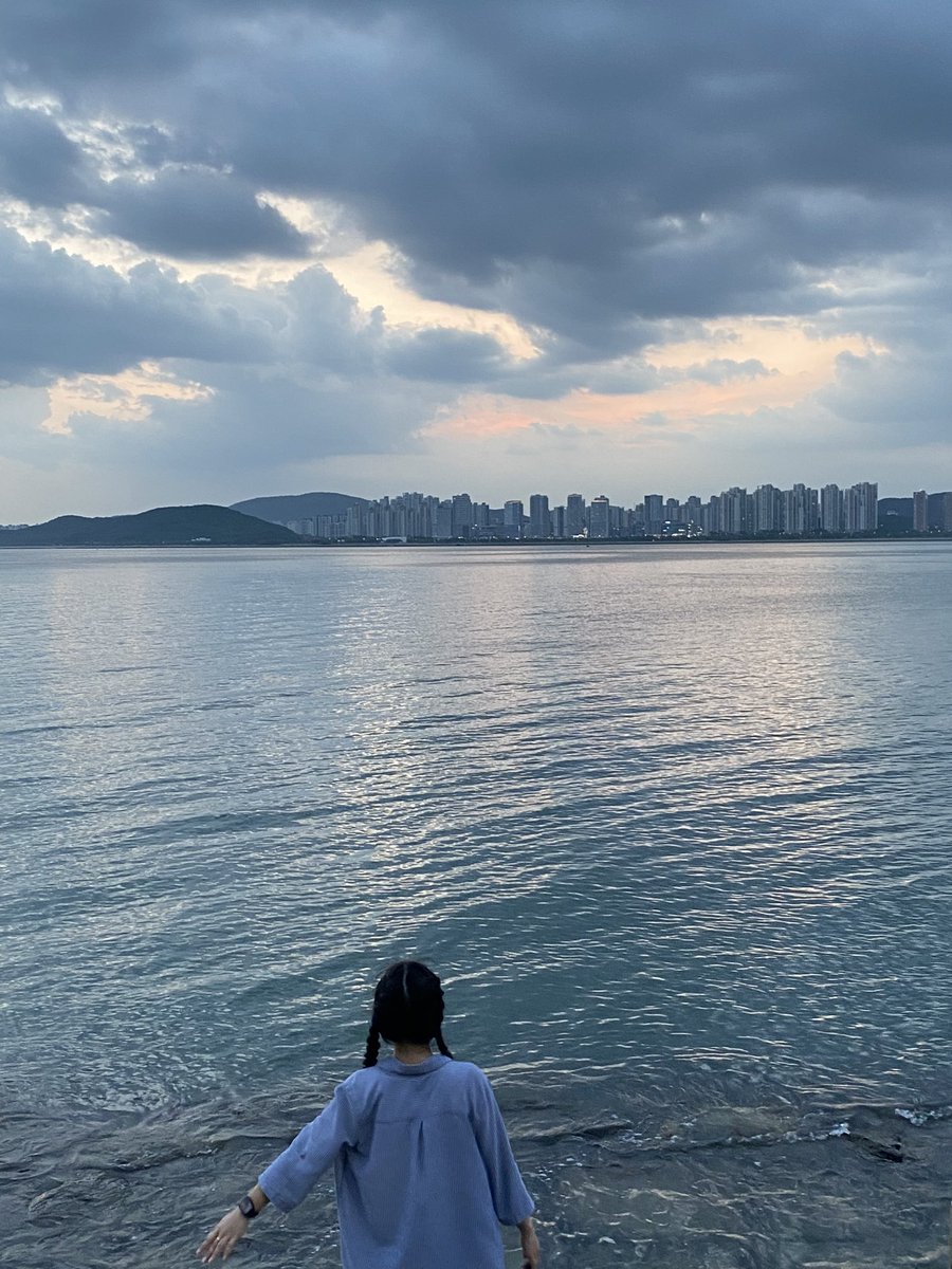 Море волнуется раз,

🌊🪨