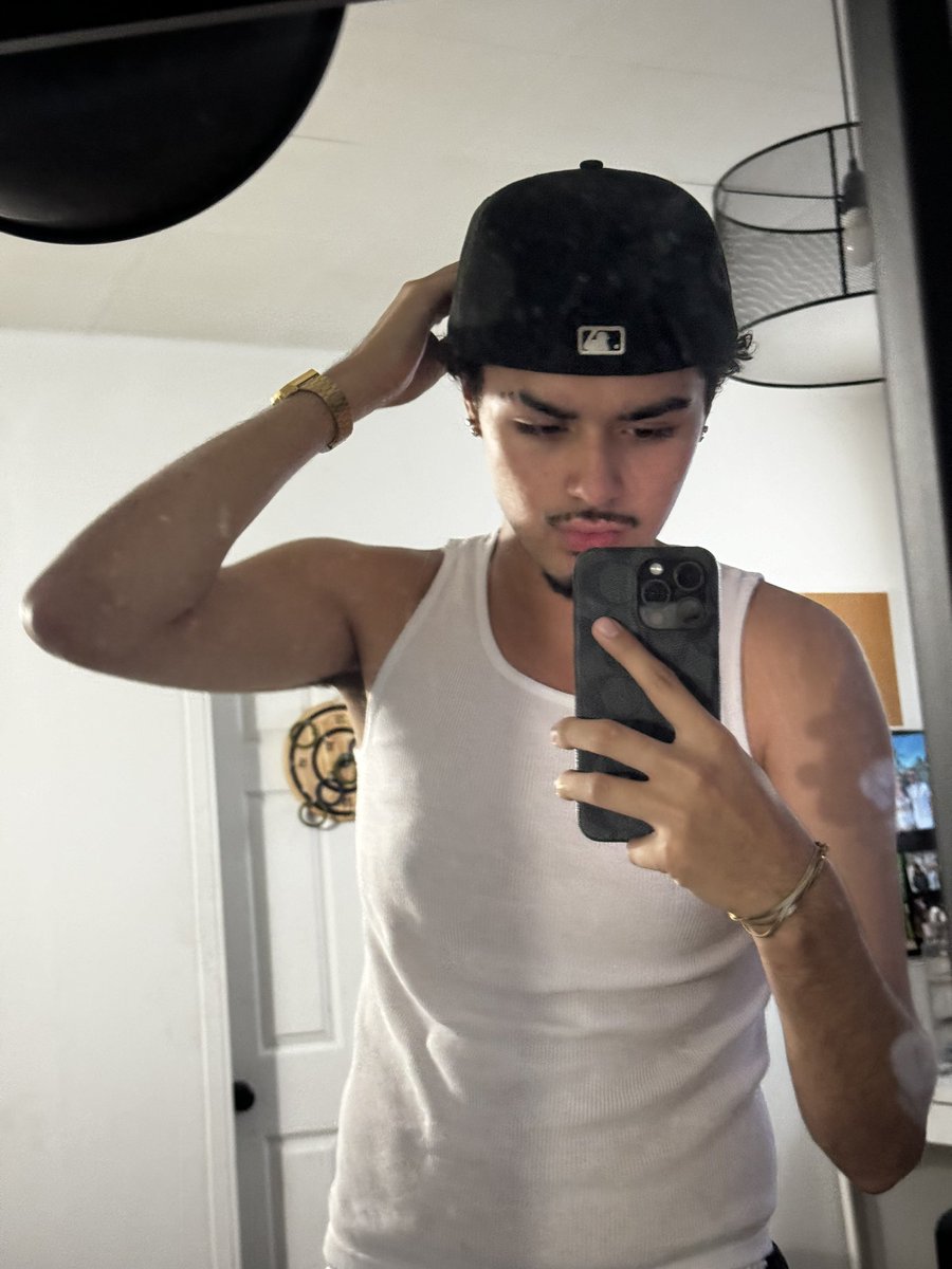axddn's tweet photo. Dad bod 😂 https://t.co/qOkwPoXfRy