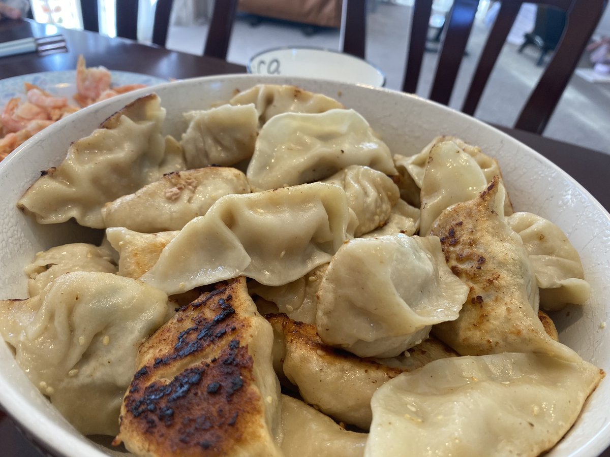 我们家饺子是用盆子装的
吃不完，根本吃不完