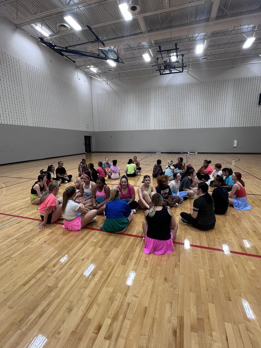 BHSElkStrutters's tweet photo. Team camp day 1 was filled with goodies, jazzercise, and a theme reveal filled with LOVE. Thank you so much to everyone that made today happen.
BIG shoutout to Mr.Roland and Mrs.Winn for helping us kick off day 1!
#OFIF #45thline https://t.co/5masienzkk