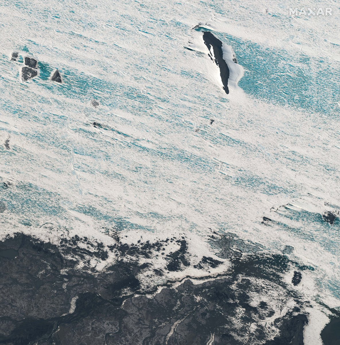 vantortech's tweet image. During the @EsriUC plenary this afternoon, @JTKerby illustrated his presentation about monitoring environmental changes in the Arctic with two of our satellite images! We’re sharing them here in case you’d like to see it in more detail:

#EsriUC2024 #EsriUC