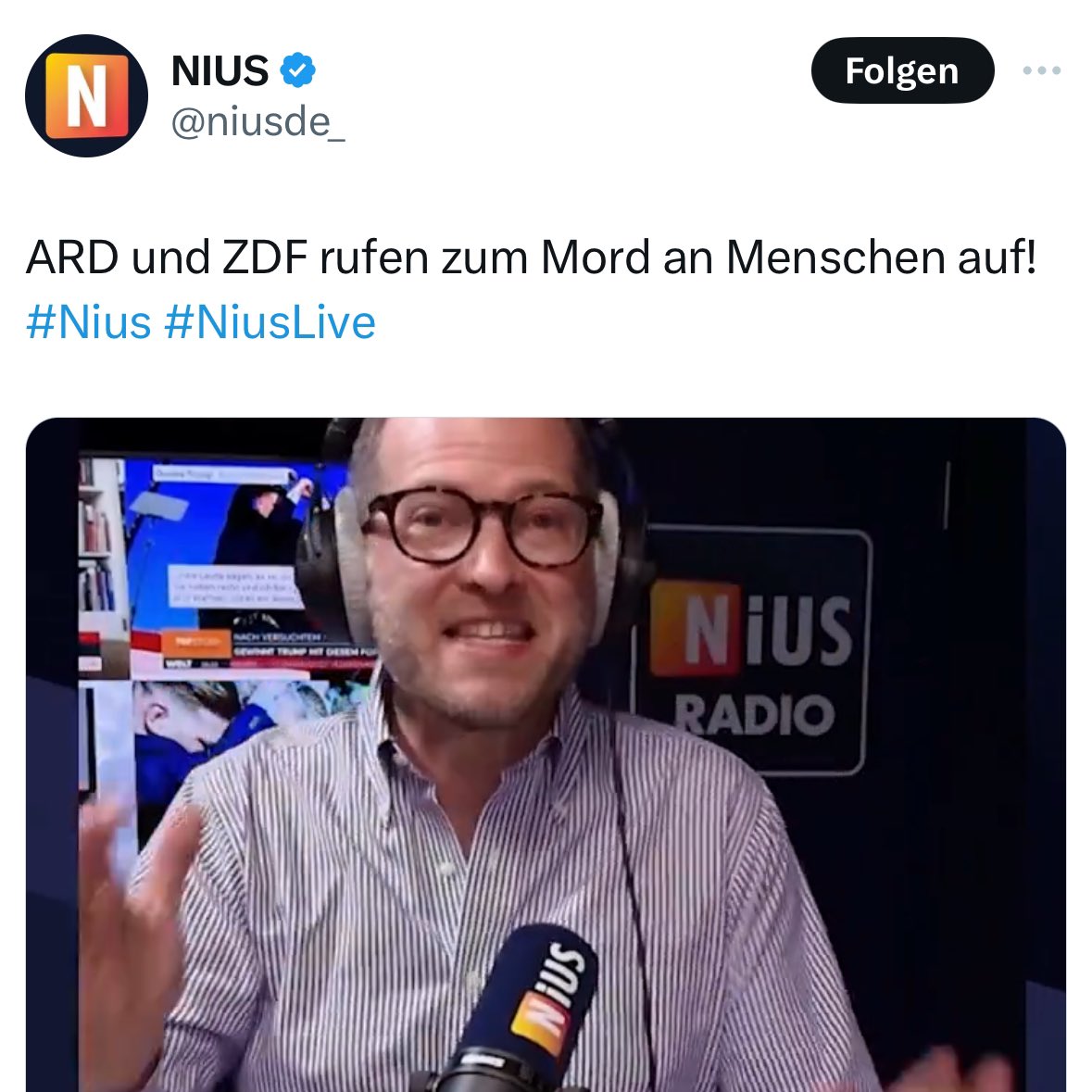 MatthiasHauer's tweet photo. Nein, @jreichelt, ARD und ZDF rufen NICHT zum Mord an Menschen auf.

Natürlich waren die Aussagen von @elhotzo mehr als daneben (und auch gefährlich) - aber #Hotz vertritt weder ARD noch ZDF. #NIUS ist und bleibt eine Fake-Schleuder mit Dauer-Agitation. https://t.co/oedb36Y3RW