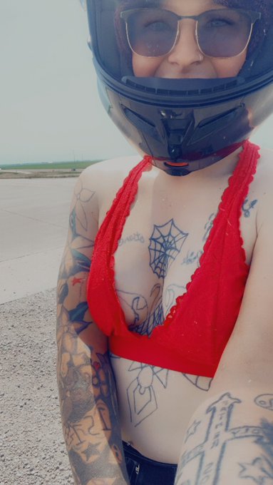 Did a sexy cruise yesterday few nip slips if some one waved at me https://t.co/mOHpXgg4Ea