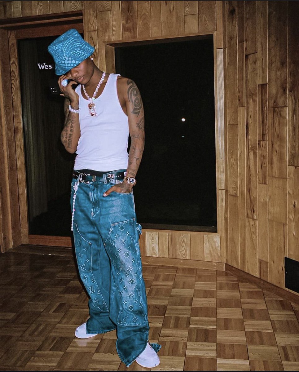 Olamide0fficial's tweet photo. Wizkid is 34 today. Drop your favorite Wizkid’s pictures or videos in your gallery ❤️🦅 https://t.co/WtgPu3JFCK