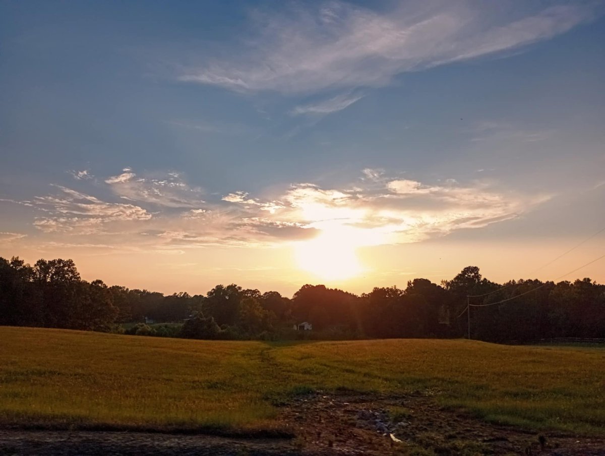 Hey <a href="/BigweatherABC11/">𝘿𝙤𝙣⚡𝙎𝙘𝙝𝙬𝙚𝙣𝙣𝙚𝙠𝙚𝙧</a> check out the beautiful sunset this evening in Moriah!