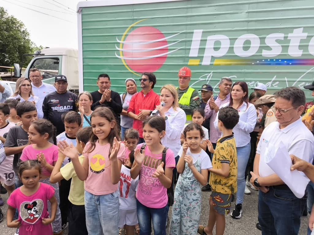 2/2 Durante la actividad se concentraron representantes del Infocentro, Registro Civil de la parroquia Andrés Bello, cuerpo policial municipal, milicia bolivariana y comunidad organizada.

📝bit.ly/3WoHapU