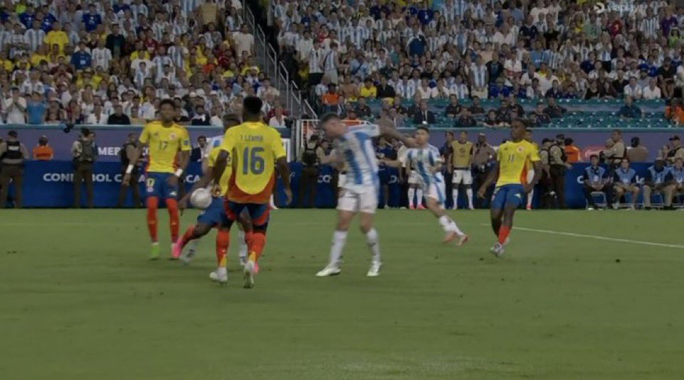 Gavi77953304's tweet photo. @ar7ano @H12certi @30plem @superfan0912 @Hezzyyy9 @maxstephh @Near13_ "Colombia were robbed" https://t.co/0pkkVLROQr