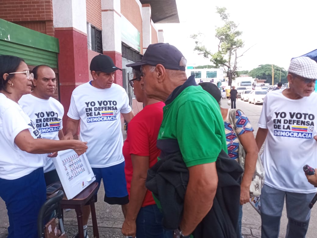 Seguimos en la campaña electoral enseñado a Votar.
El futuro de dignidad y libertad lo rescatamos juntos en unidad todos los venezolanos a votar por <a href="/EdmundoGU/">Edmundo González</a> en la tarjeta de la Manito UNIDAD este #28jul 
<a href="/ADOrganizacion_/">AD Organización Nacional</a>
