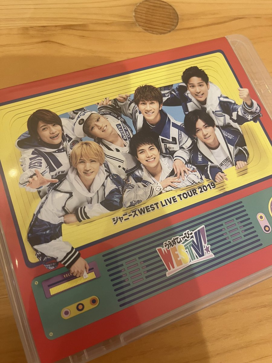 Q8aglDfostLJGD5's tweet photo. #AWARD_DOME で盛り上がってる中あれなんですが…。うえすてぃーびーお迎えし、星座コントで腹抱えてわらった後、なにげなく作家さん調べたらメンバーだと言うことを知って衝撃をうけてます。いま。
はぁー脱帽…まだまだ知らない事沢山あって毎日楽しい( ;꒳; )
#WEST.
#WESTV https://t.co/2Zao5oPJyq