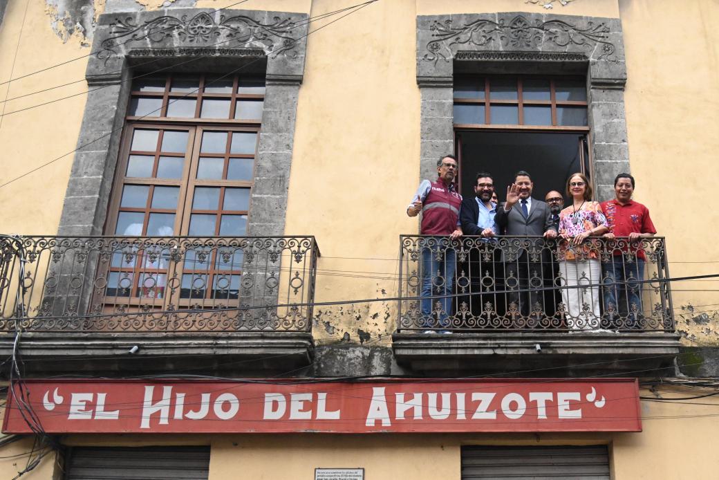martibatres's tweet photo. Inauguramos el nuevo @CdmxPilares “El Hijo del Ahuizote”, en las antiguas oficinas del periódico antiporfirista fundado en 1885 por Daniel Cabrera, retomado por los hermanos Ricardo y Enrique Flores Magón, en el Centro Histórico. 

En este PILARES se impartirán los talleres de muralismo, serigrafía, impresión y grabado.

#GobiernoConAcentoSocial