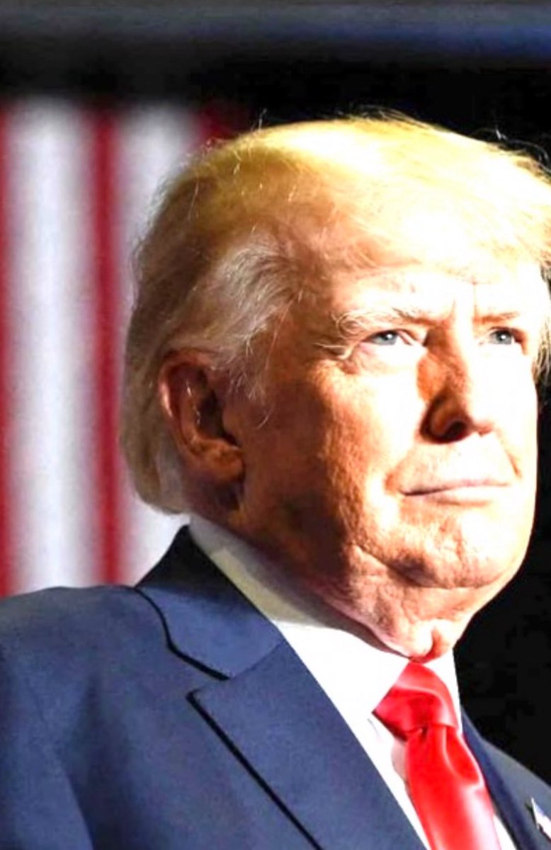 lisa_liberal's tweet photo. This image of Trump was taken today. 
There is absolutely nothing wrong with his ear, and it has zero damage, FROM A BULLET. 
Everything about Trump is a con or a grift. https://t.co/yz807VWZj1