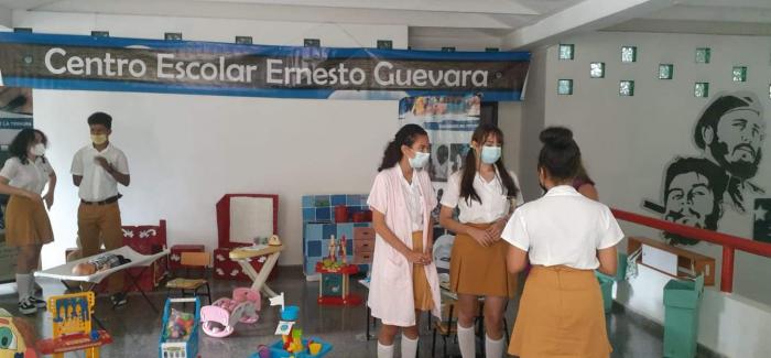 El Palacio Central de Pioneros Ernesto Che Guevara continúa siendo un pilar fundamental en la formación vocacional de los niños y adolescentes de la capital, a través de sus círculos de interés. #CabaiguánEduca #SanctiSpírirusEnMarcha <a href="/AndreiArmasBra6/">Andrei Armas Bravo</a> <a href="/DeivyPrezMartn1/">Deivy Pérez Martín</a>
