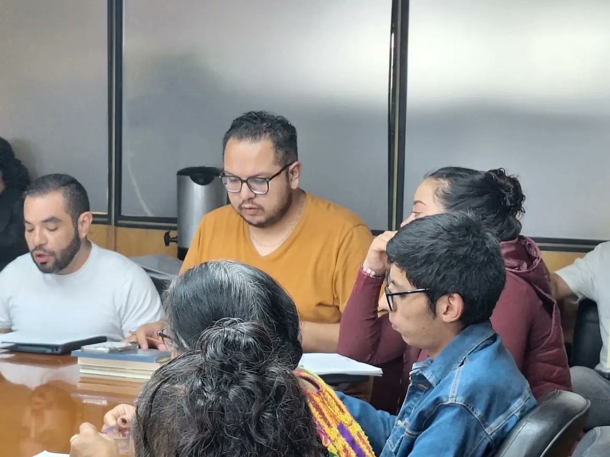 DGINDDECULT's tweet photo. El día de hoy se llevó acabo la segunda sesión de la Comisión Curatorial de la X Fiesta de las Culturas Indígenas, Pueblos y Barrios Originarios de la Ciudad de México, donde se elegió la pintura Lazando Comunidades de la artista Zapoteca Ivette Castillejos.💮🥳👏🏻 #xfcipbo https://t.co/LAqMFe4R0r