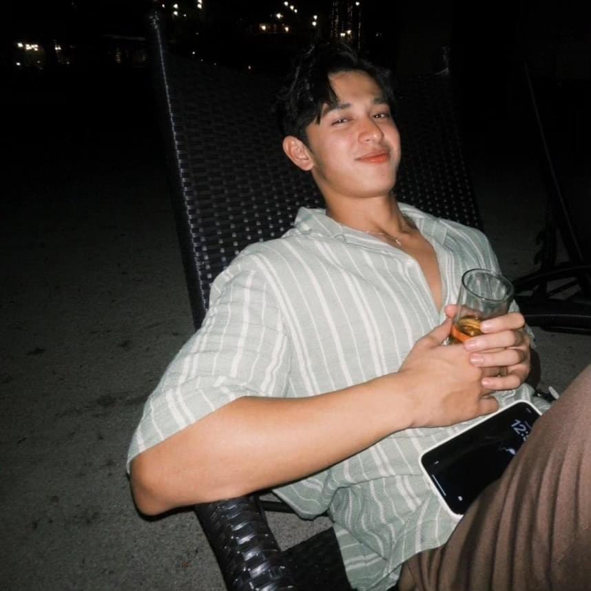 karjonela_'s tweet photo. happy birthday pogii @AljonMendoza_ I'm always here to support you and congrats to your first movie, love you🫶 https://t.co/tJPTzzruWd