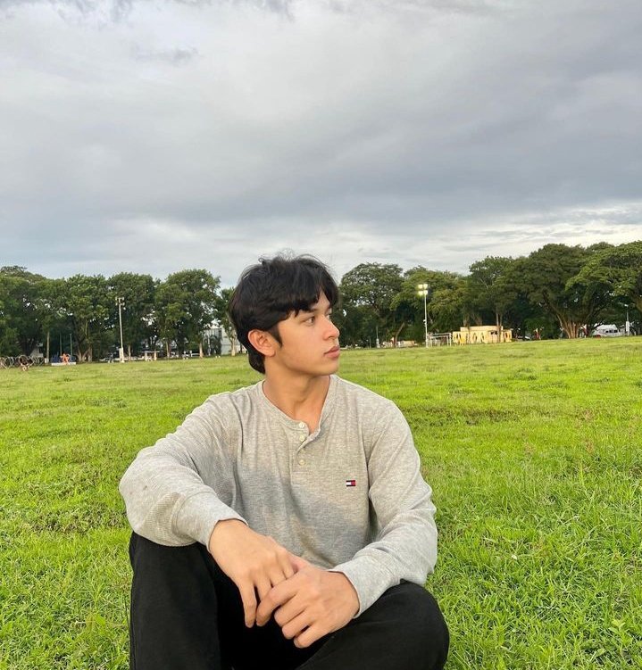 karjonela_'s tweet photo. happy birthday pogii @AljonMendoza_ I'm always here to support you and congrats to your first movie, love you🫶 https://t.co/tJPTzzruWd