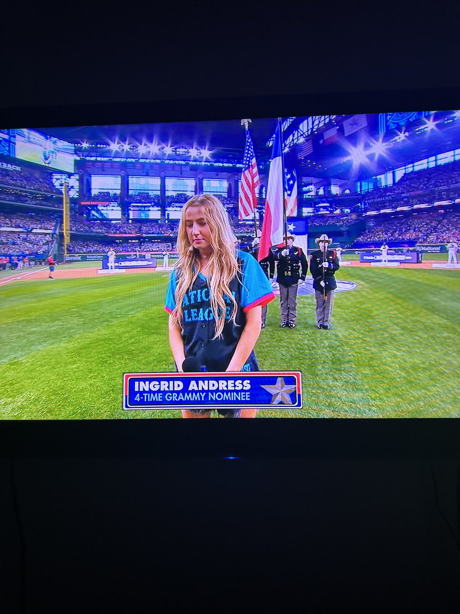 JHugo13's tweet photo. What the hell kinda National Anthem was that #HomeRunDerby and she’s a 4x Grammy nominee country singer?! https://t.co/HRmdHdPwqR