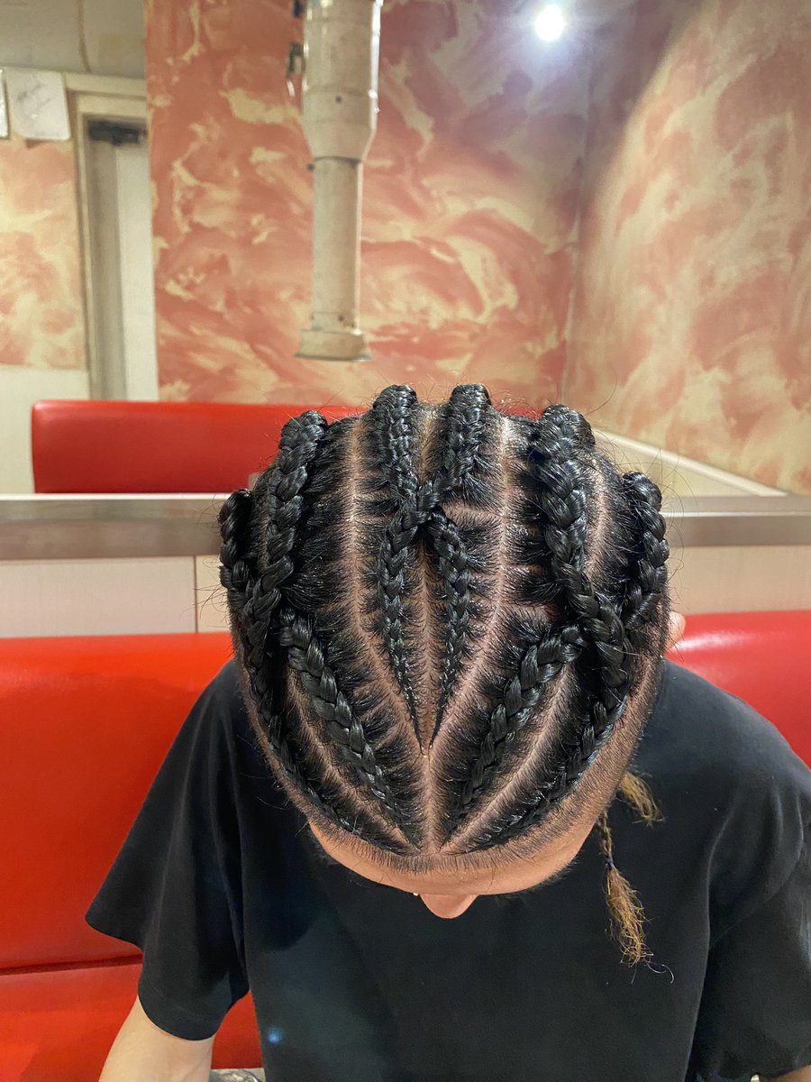 coparkhairgogo's tweet photo. スタッフ 蓮の誕生日会やりましたぁ〜🎂
21歳おめでとう〜🎊
あと、コーンロウ VOL 3 です。😎
VOL 2 は載せ忘れました。🥹
#coparkhair #copark #コパークヘアー #コパーク #ホットペッパービューティー #ネット予約 #hair #理容室 #理容 #床屋 #ヘアーサロン #誕生日 #こーんろう #焼肉 #丸喜 https://t.co/DjAhoVcYol