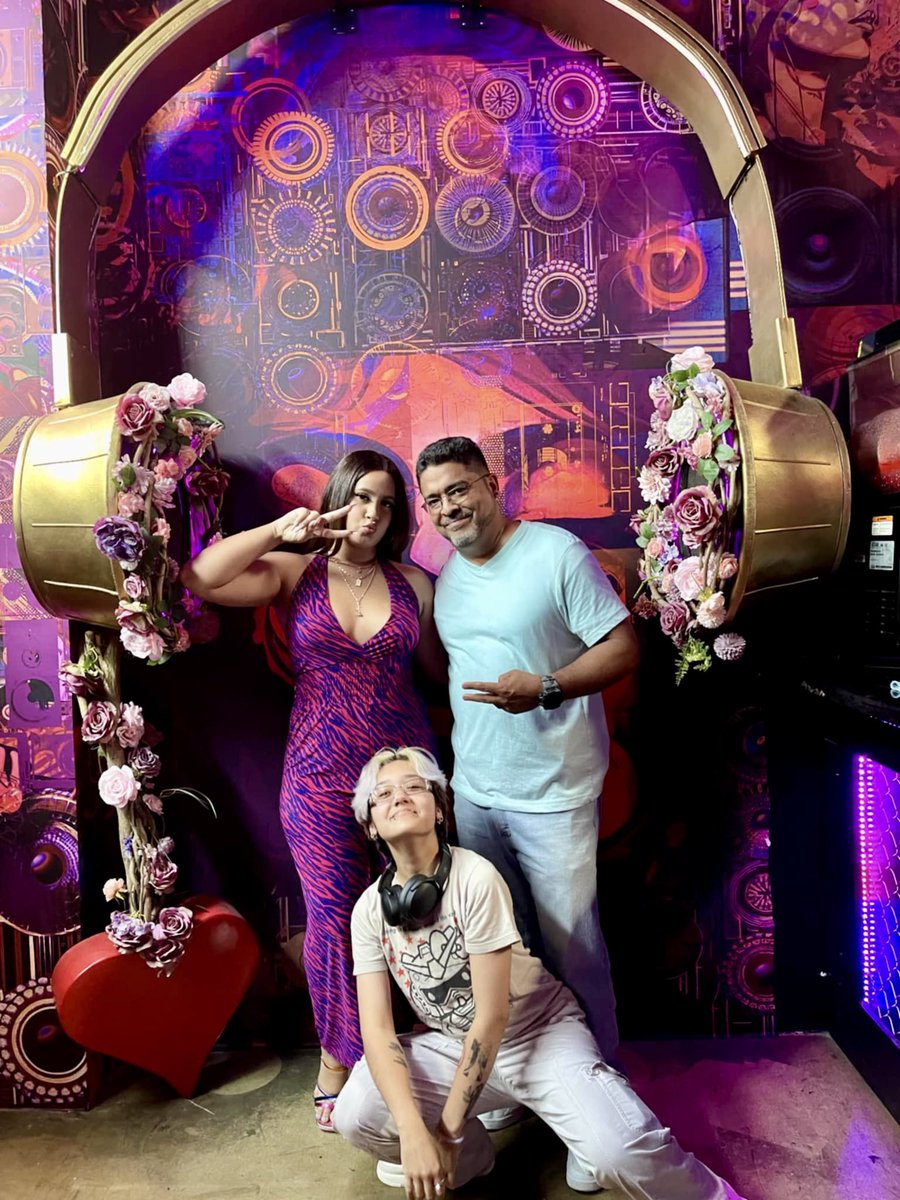 KrystalMot72282's tweet photo. Krysthal, Serene and their manager DjDoc @clublisten https://t.co/RkFE1hWuh3