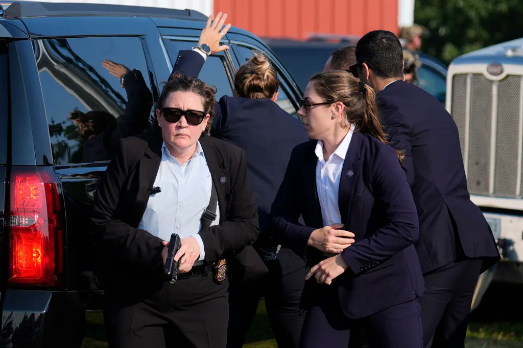MmisterNobody's tweet photo. Woke DEI Secret Service Director, Kimberly Cheatle, refuses to resign after Trump was almost ass*ssinated under her watch.

Don't forget, she wants to hire 30% more females to reach the DEI quota by 2030.

You can't even make this up. https://t.co/jy95wGkjdL