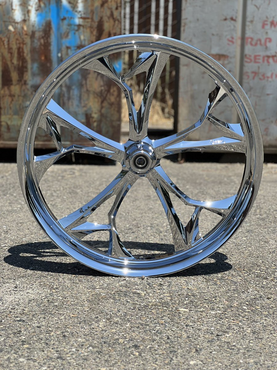 SINISTERWHEEL's tweet photo. Our #Icon Wheel

. Chrome
. 30inch 
. For #Harley #Indian #victory #beicon 
. matching pulley and rotors are available
. sizes 16inch thru 34inch

Check out more on 
https://t.co/qJy6TAysJ2 https://t.co/ONPFIRAoT3