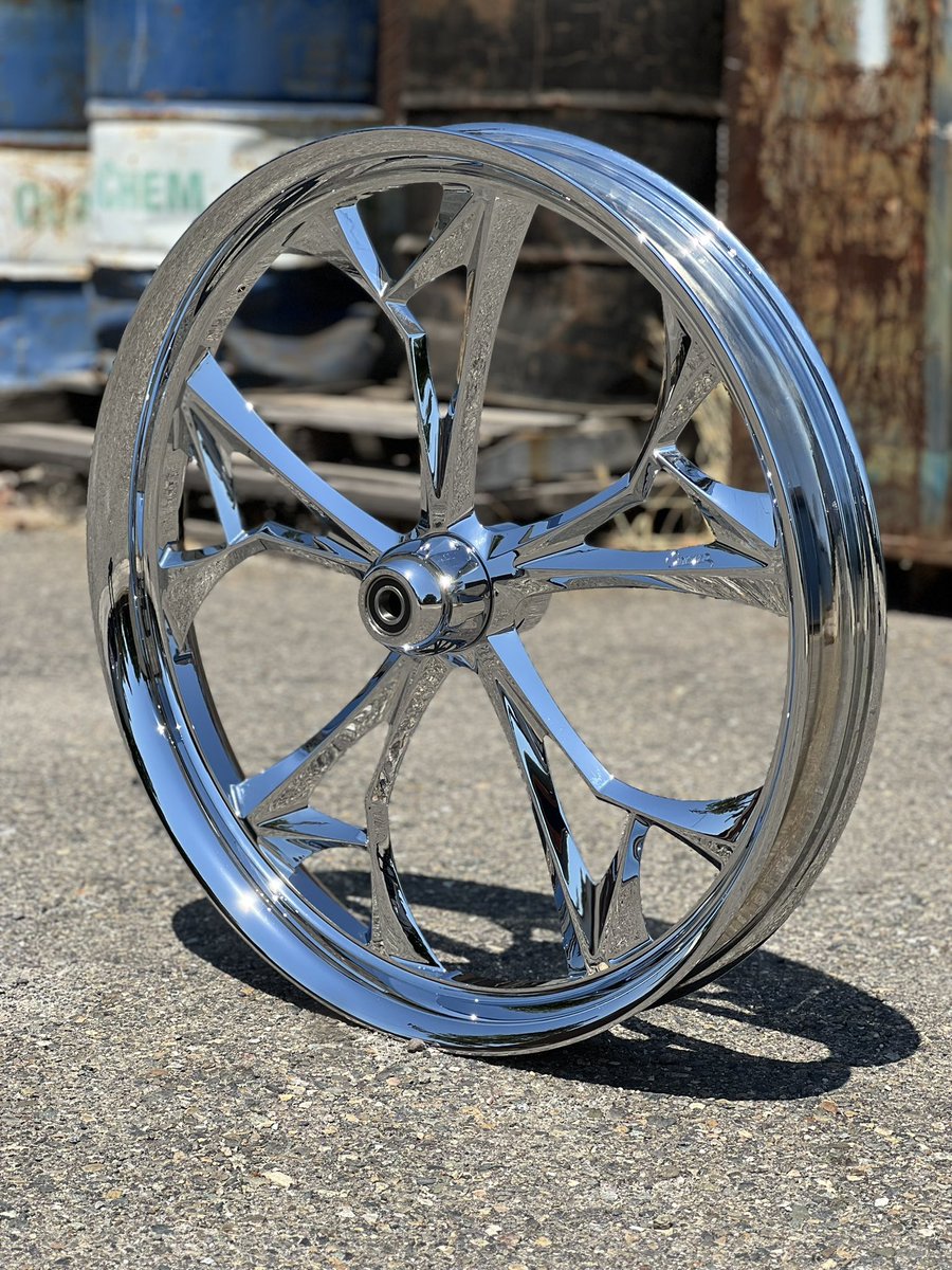 SINISTERWHEEL's tweet photo. Our #Icon Wheel

. Chrome
. 30inch 
. For #Harley #Indian #victory #beicon 
. matching pulley and rotors are available
. sizes 16inch thru 34inch

Check out more on 
https://t.co/qJy6TAysJ2 https://t.co/ONPFIRAoT3