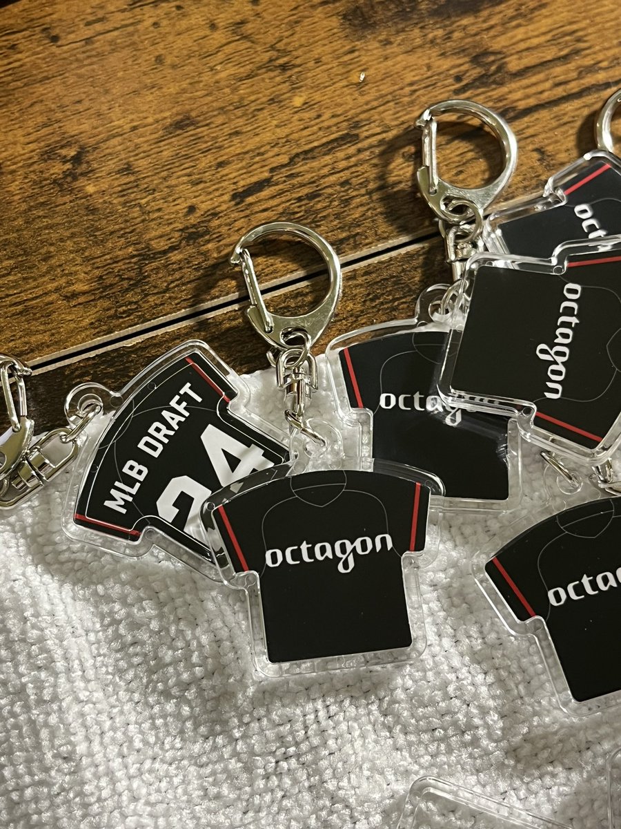 gamedaykeychain's tweet photo. Happy MLB Draft Day to all the new @Octagon Draftees! 

Check out these MLB Draft minis they ordered for all of their draftees 👏🏼 👏🏼 https://t.co/0yz28h9Kkn