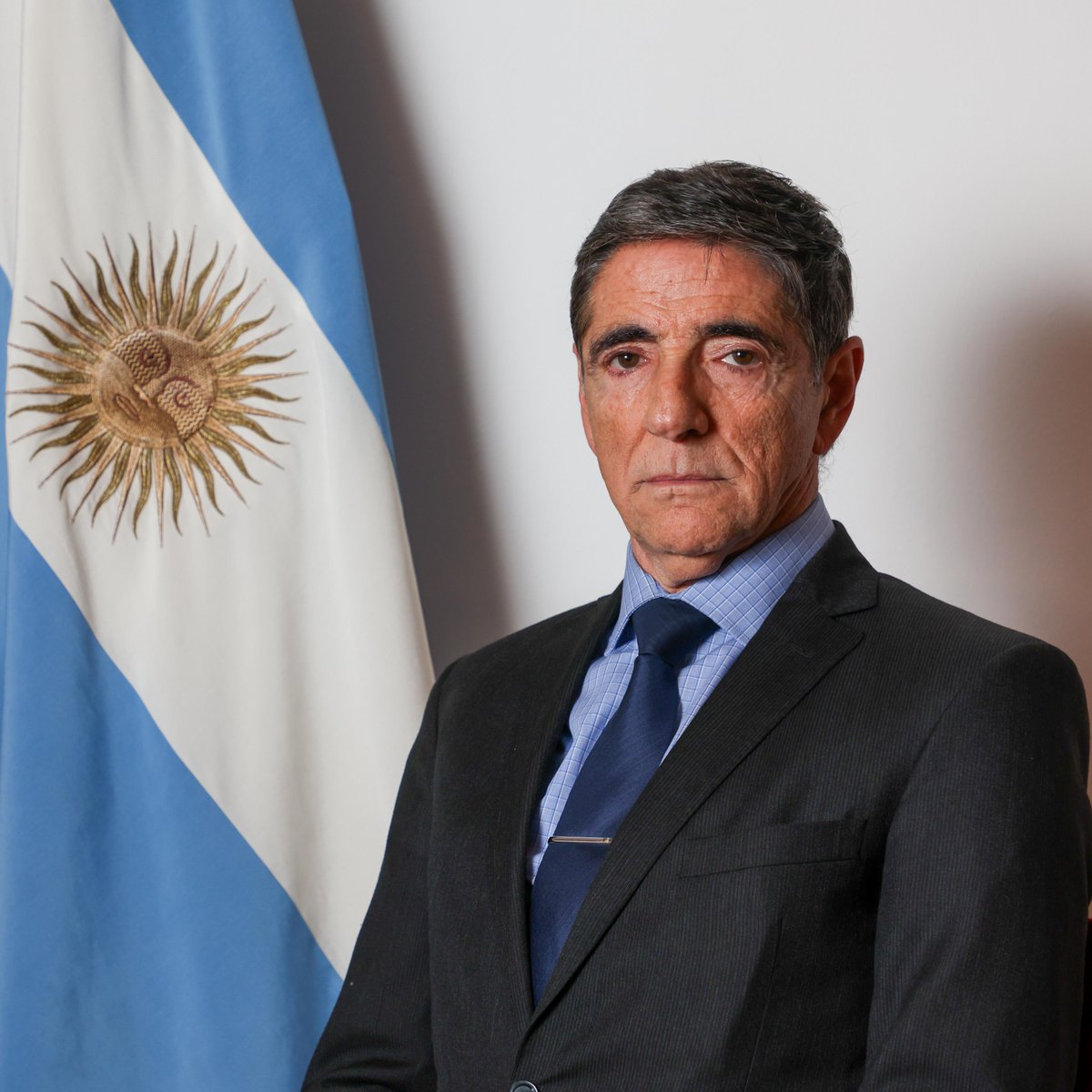 El Director de la Agencia de Seguridad Nacional será el Comisario General (ret.) Alejandro Pablo Cecati. Sus más de cuarenta años de experiencia en la Policía Federal Argentina se conjugan con una vasta trayectoria en academias nacionales e internacionales para la formación en