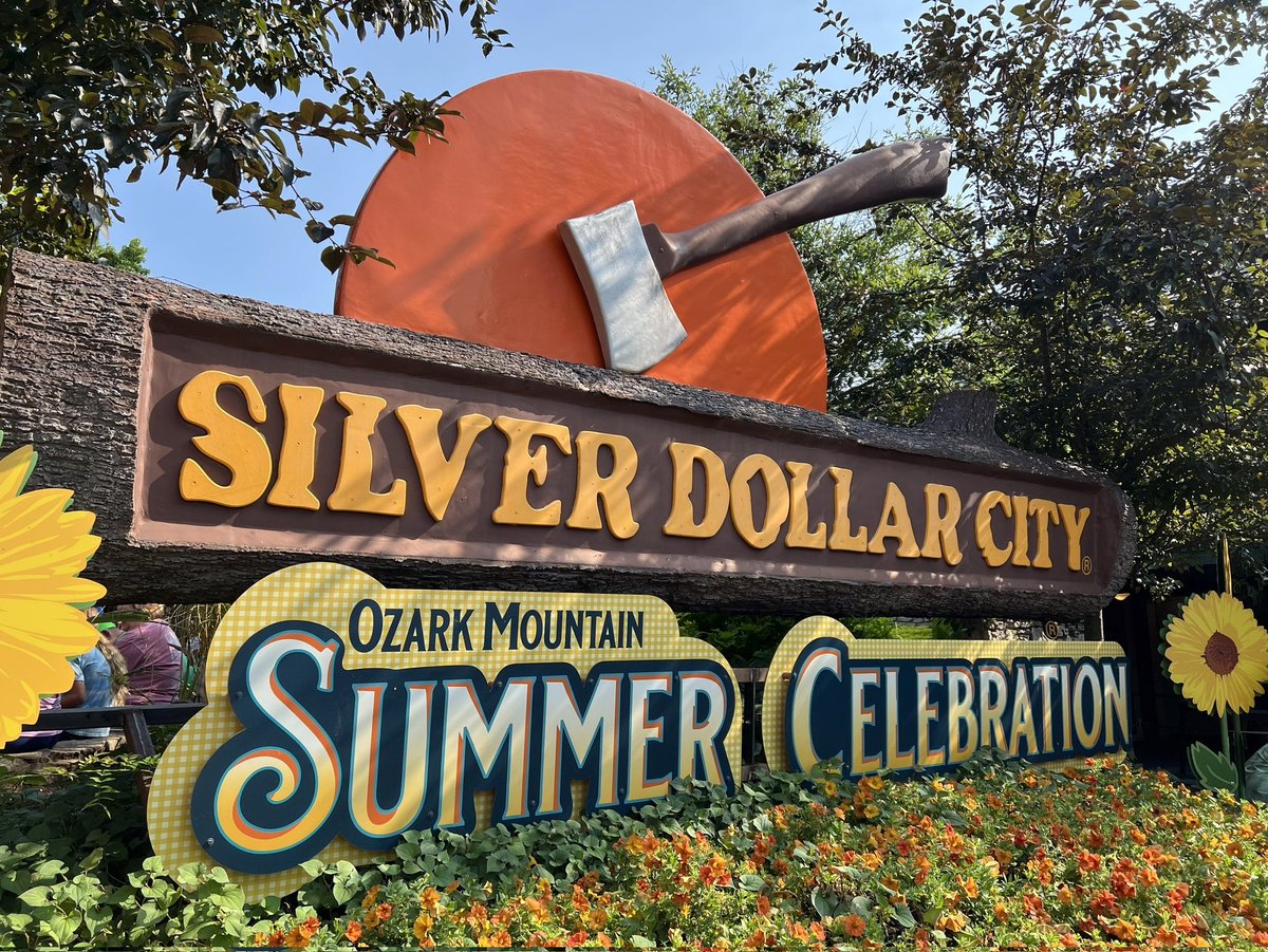 tokyokoka's tweet photo. \海外研修参加学生から現地速報/
🇺🇸=======================>📨
SISP 5日目はSilver Doller Cityへ!
様々なアトラクションで遊んで大興奮🔫
今日も大満足です✨
中野校1級自動車整備科3年 H
#TTC
#SISP
#アリソンATでした
#ずぶ濡れになった https://t.co/7buJsI4bwQ