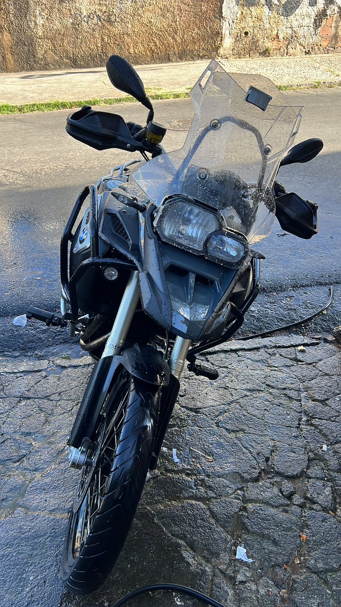 PatrikEstevam's tweet photo. Galera to vendendo essa f800 gs ano 2017 , doc 2024 , sem multa , só pegar e andar , moto para pessoas exigentes , não aceito troca , somente venda , quem puder da aquele rt pra ajudar só força , quero 45,500 💸💰 ! https://t.co/JIQD2uADjQ