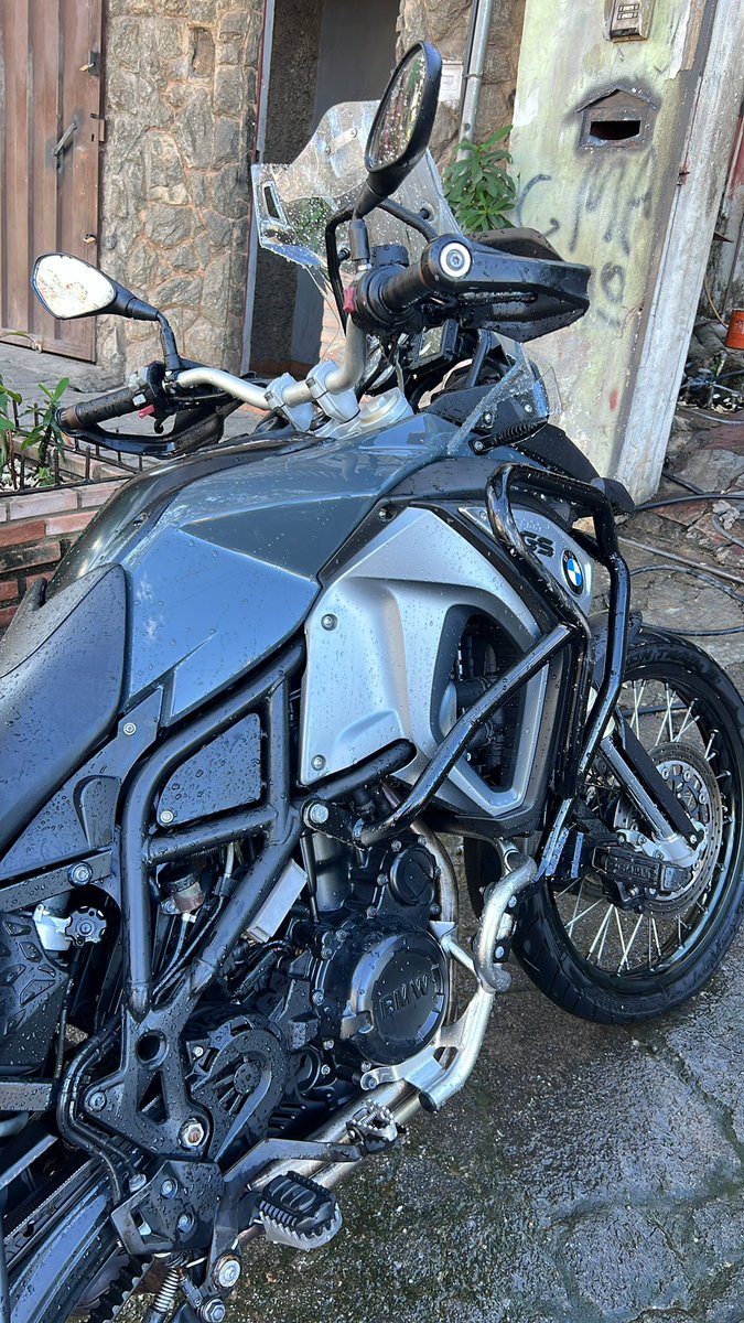 PatrikEstevam's tweet photo. Galera to vendendo essa f800 gs ano 2017 , doc 2024 , sem multa , só pegar e andar , moto para pessoas exigentes , não aceito troca , somente venda , quem puder da aquele rt pra ajudar só força , quero 45,500 💸💰 ! https://t.co/JIQD2uADjQ