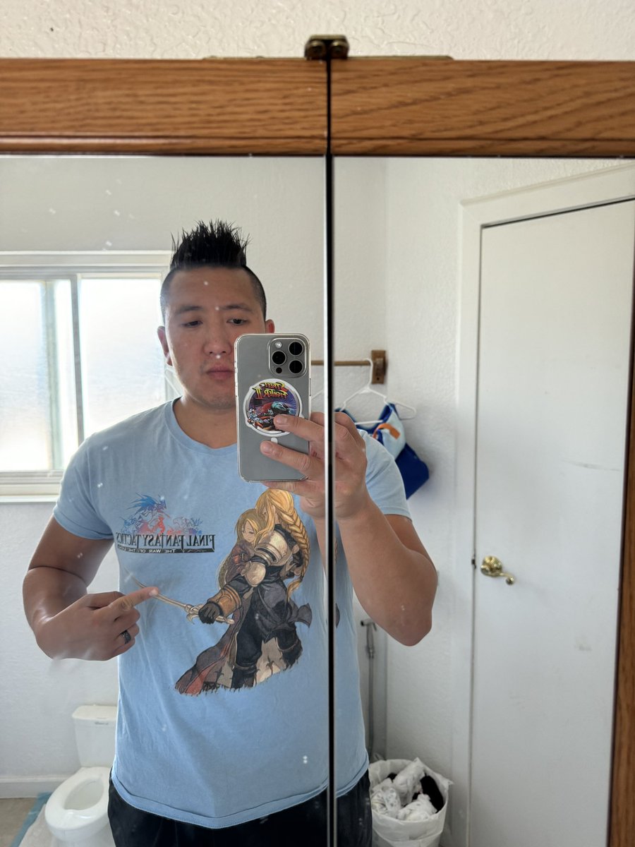 Fortexfiend's tweet photo. New shirt for the gym? 💪 Ignore the split mirror lmao. #FinalFantasyTactics #Gym #Workout #Exercise #FitGamer #FitNerd https://t.co/uT4z06UetZ