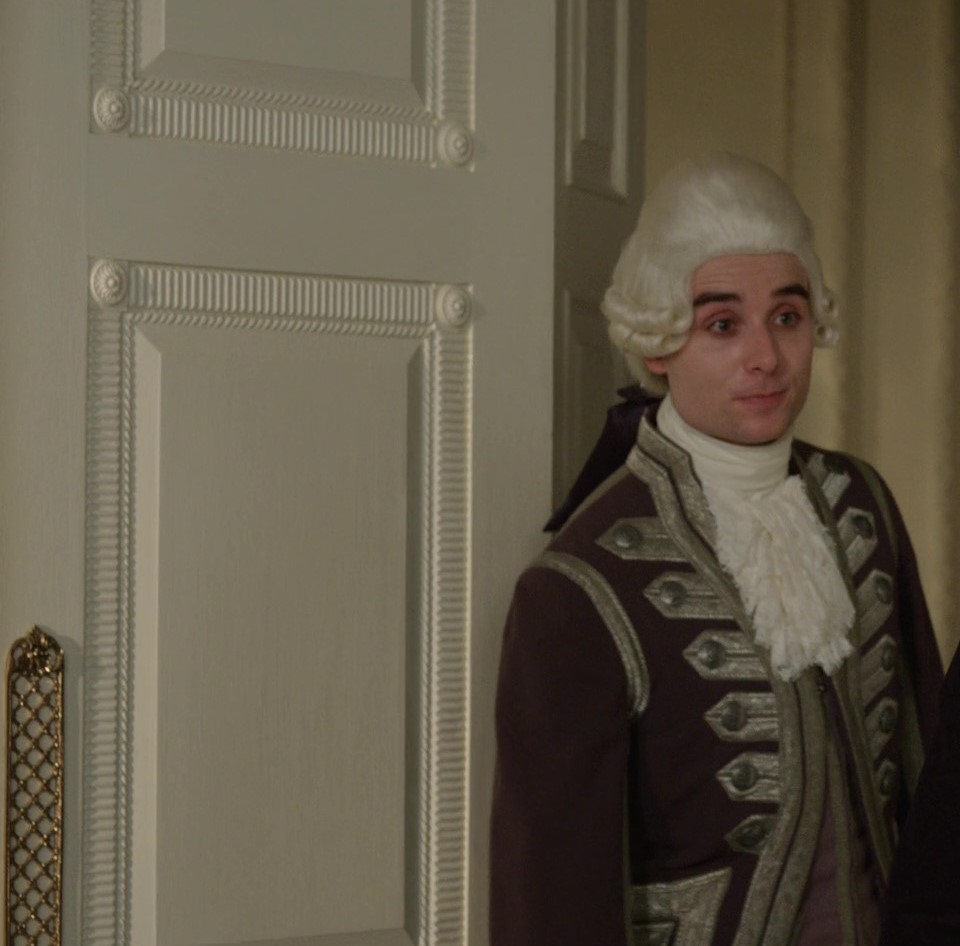 _col_ei_ale_'s tweet photo. Footman John making his 2 second appearance in s3 before going back to figuring out how to get theo and eloise back together🤭 https://t.co/SujipW1EyU
