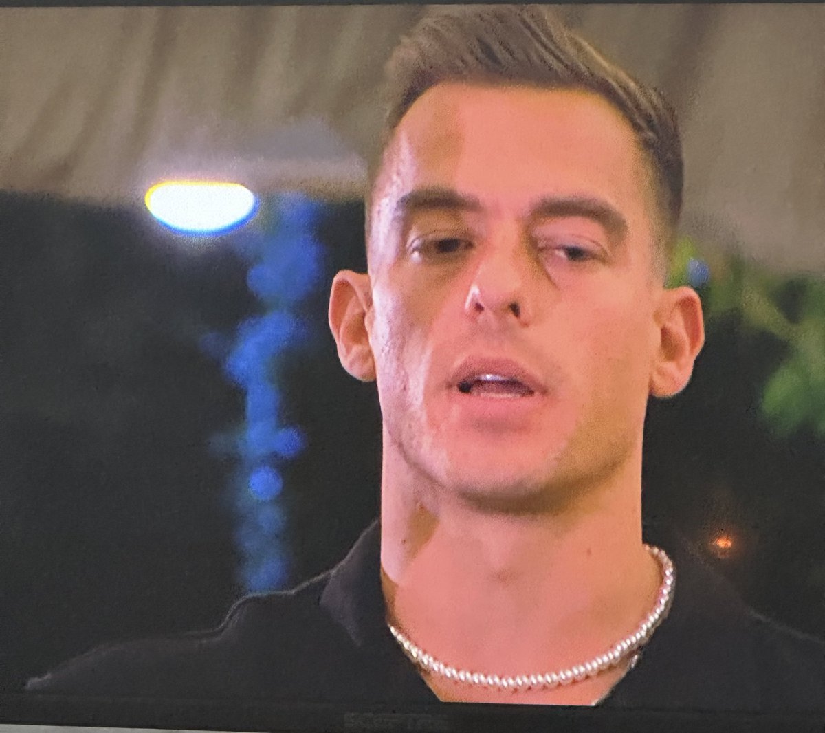 TheBachBabes's tweet image. I’m trying to focus on the beef and all I can focus on is the pearl necklace 

#TheBachelorette