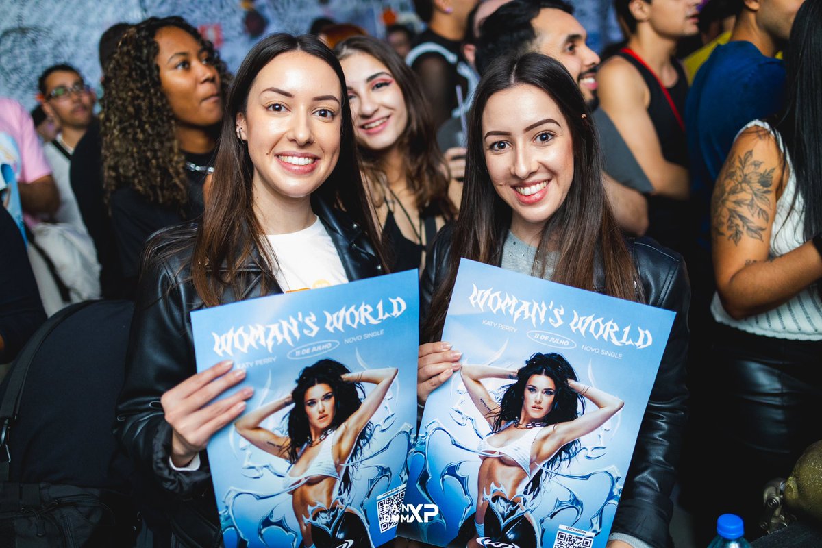 katyperrybr's tweet photo. O MUNDO É DOS KATYCATS! 

As fotos da nossa festa de lançamento de #WomansWorld já estão disponíveis! 

🔗 https://t.co/Ktzb7TRMya https://t.co/oFirYPd9mt