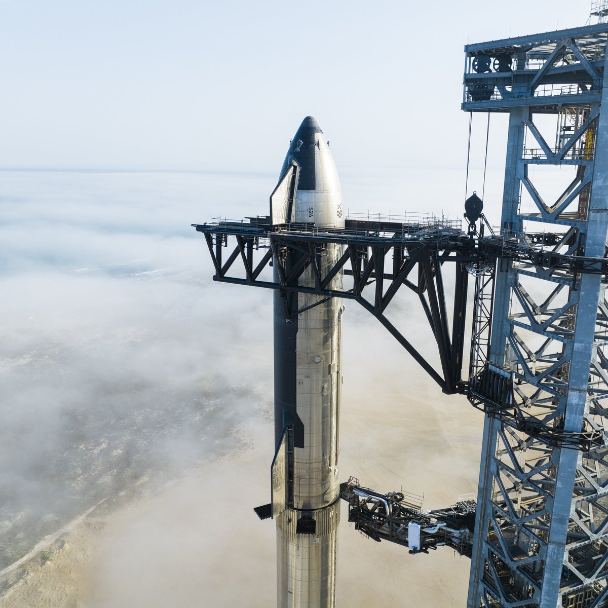 GammaJet's tweet photo. Due to the sheer height of the #Starship stack, an offshore launch platform will likely be fixed to the seabed. From Starbase, a trestle could be built leading to platforms a few kilometers away at a water depth of roughly 150m. #SpaceX #elonmusk @ElonMusk #NASA https://t.co/IgTmSZkYcA
