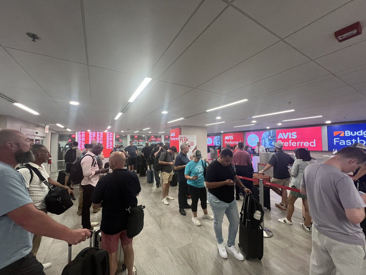 SamuelCoverdale's tweet photo. @Avis seriously Chicago. Send us up to the preferred counter and this… what is preferred about this. https://t.co/6HsmPs2KU9