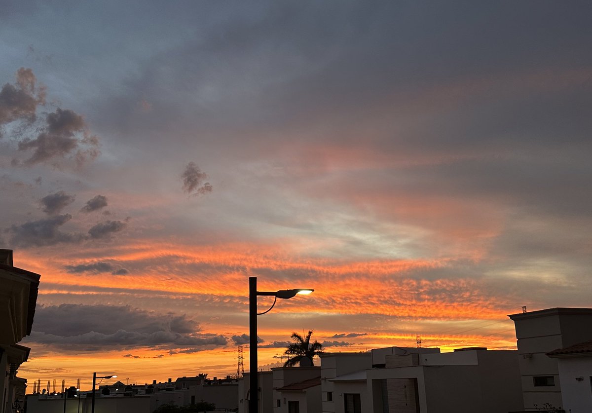 irlaelena's tweet photo. 😍
#MisAtardeceres #DesdeMiBalcon #Hermosillo https://t.co/F67PPQ7T5j