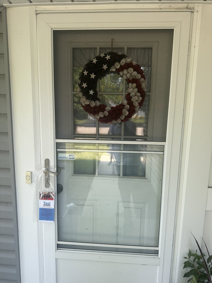 mrsufodike's tweet photo. Out and about again at the doors today!!! It was a humid one! Hitting the pavement talking to voters! Thanks for all the offers of bottled water! Got 13 yard sign requests! #OnwardToNovember #tosiforrep ๐บ๐ธโค๏ธ
P.S. Today, @JDVance and his wife Usha Chilukuri Vance accepted the Republican Nomination for Vice-President. As we look ahead to November, it's an important time for #Republicans across the country, including right here in Illinois' northwest suburbs. #JDVance #Trump2024
