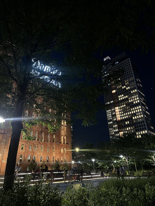 New York Nights 🥰 https://t.co/MZKi44m65j<a href="/tag/talent"class="tags"><span>#talent</span></a>