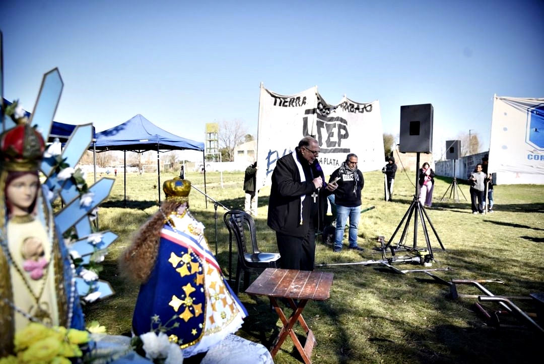 La UTEP realizó un encuentro por "Paz, pan, techo, tierra y trabajo" en Melchor Romero - Info Blanco Sobre Negro infoblancosobrenegro.com/nota/103381/la…