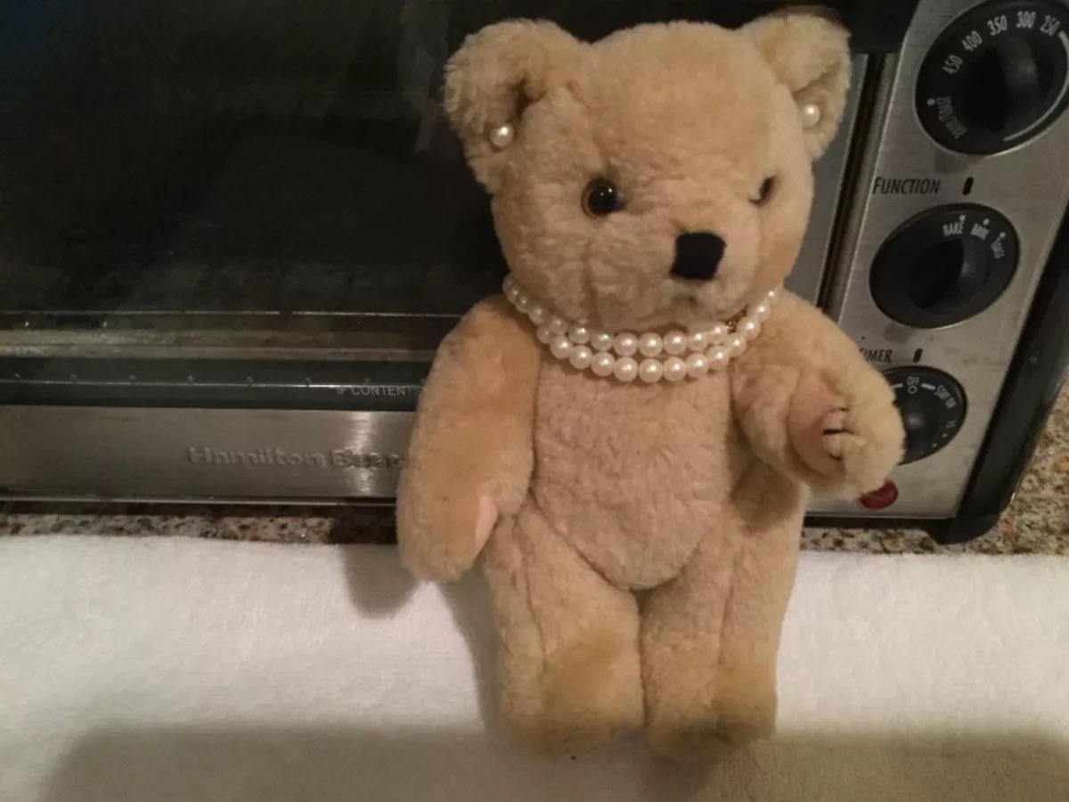 jules_is_ok's tweet image. Aaron: Don’t poke the bear.

The Bear: 

 #TheBachelorette