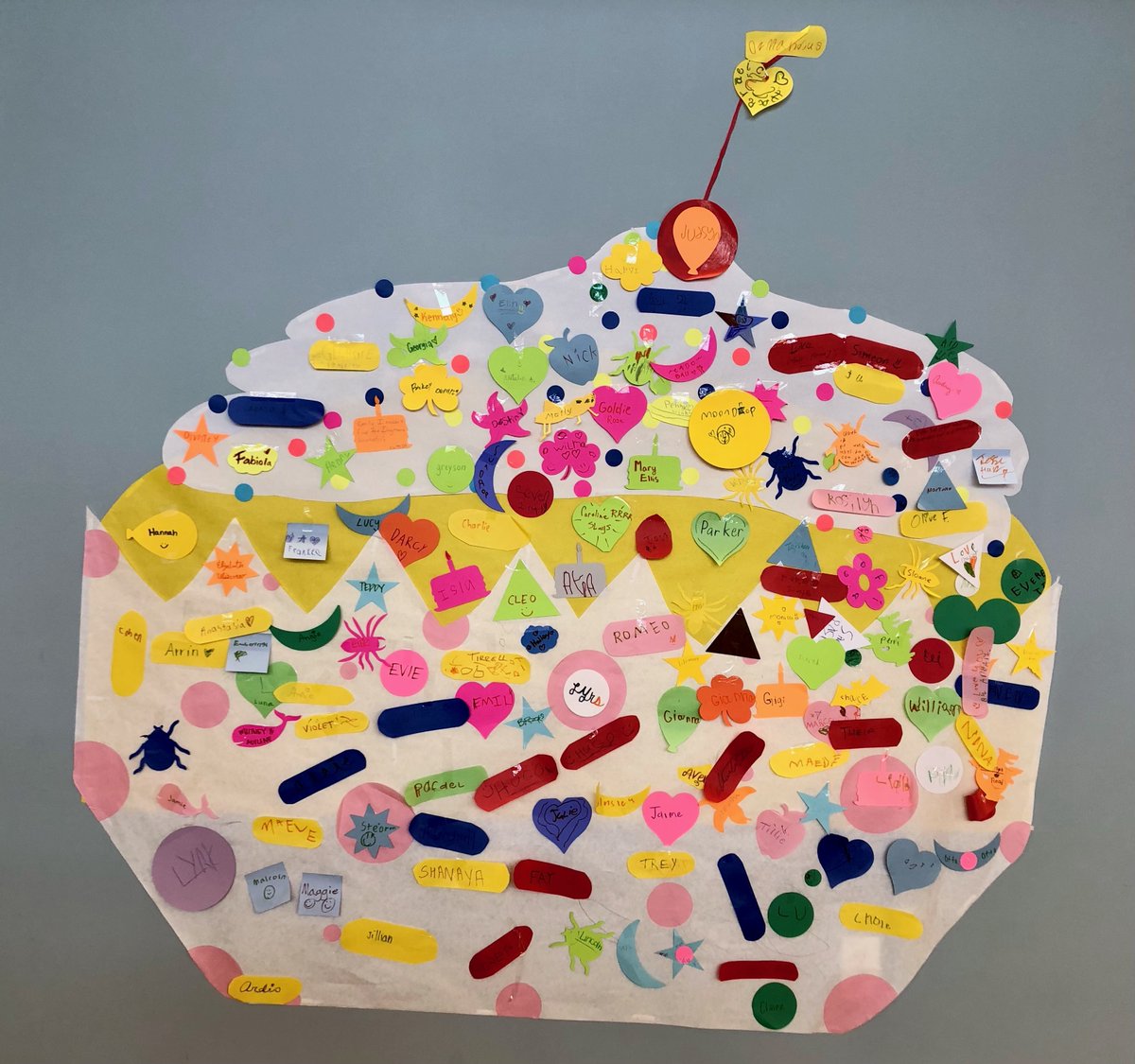 KCLibrary's tweet photo. Have you seen Summer Reading displays at our Plaza Branch?
This year's theme celebrates the Libraryโs 150th birthday. Today marks one month left for #kcSummerReads, and there's still time to join the Reading Party!
Learn more: https://t.co/Cao20gXK6u https://t.co/UILZzFUcf9