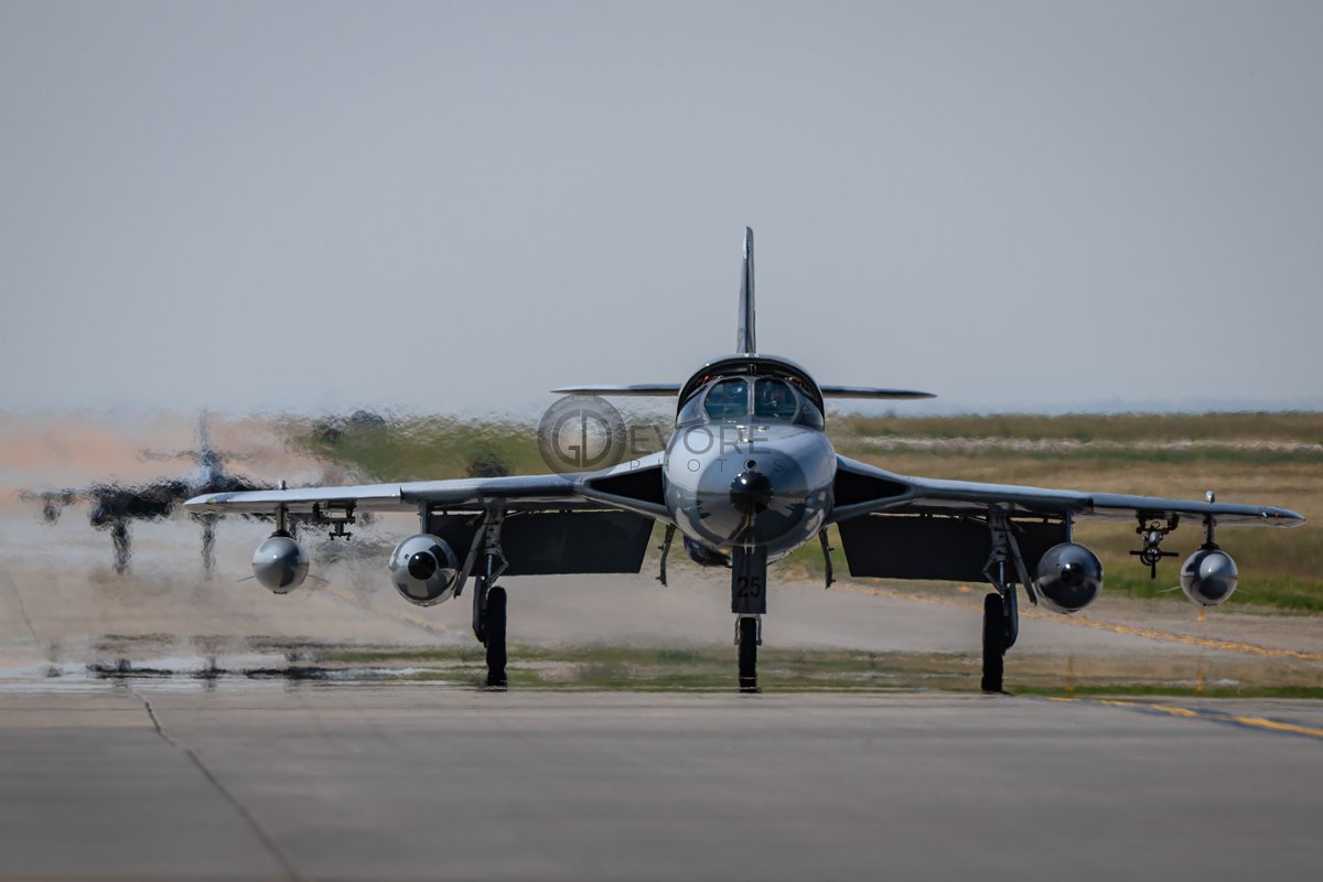 GDevorePhotos's tweet photo. Two MK-58 Hawker Hunters stop at KCOS for fuel on their way to Boise. The aircraft are from the Advance Tactical Advantage Company (ATAC) and used to help train Navy, Air Force, and Marien pilots.
#mk58 #hawkerhunter #ATAC #aviationphotography https://t.co/YaCbHQny9L
