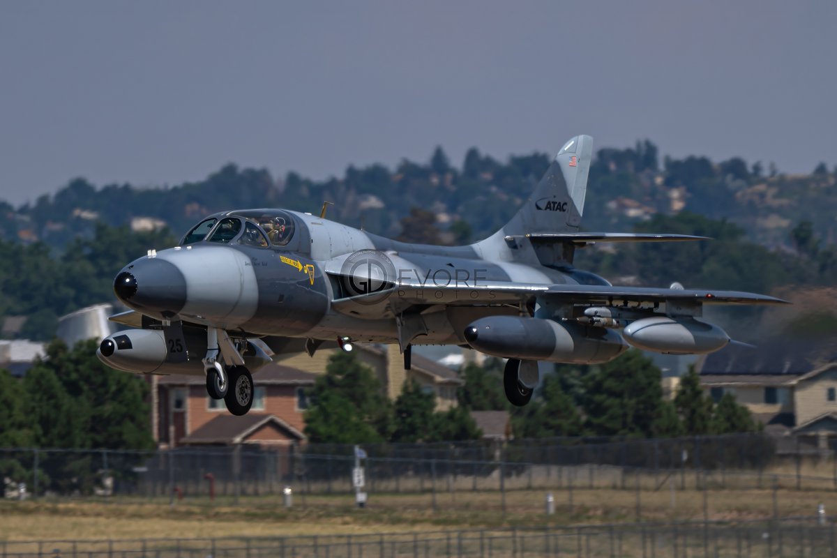 GDevorePhotos's tweet photo. Two MK-58 Hawker Hunters stop at KCOS for fuel on their way to Boise. The aircraft are from the Advance Tactical Advantage Company (ATAC) and used to help train Navy, Air Force, and Marien pilots.
#mk58 #hawkerhunter #ATAC #aviationphotography https://t.co/YaCbHQny9L