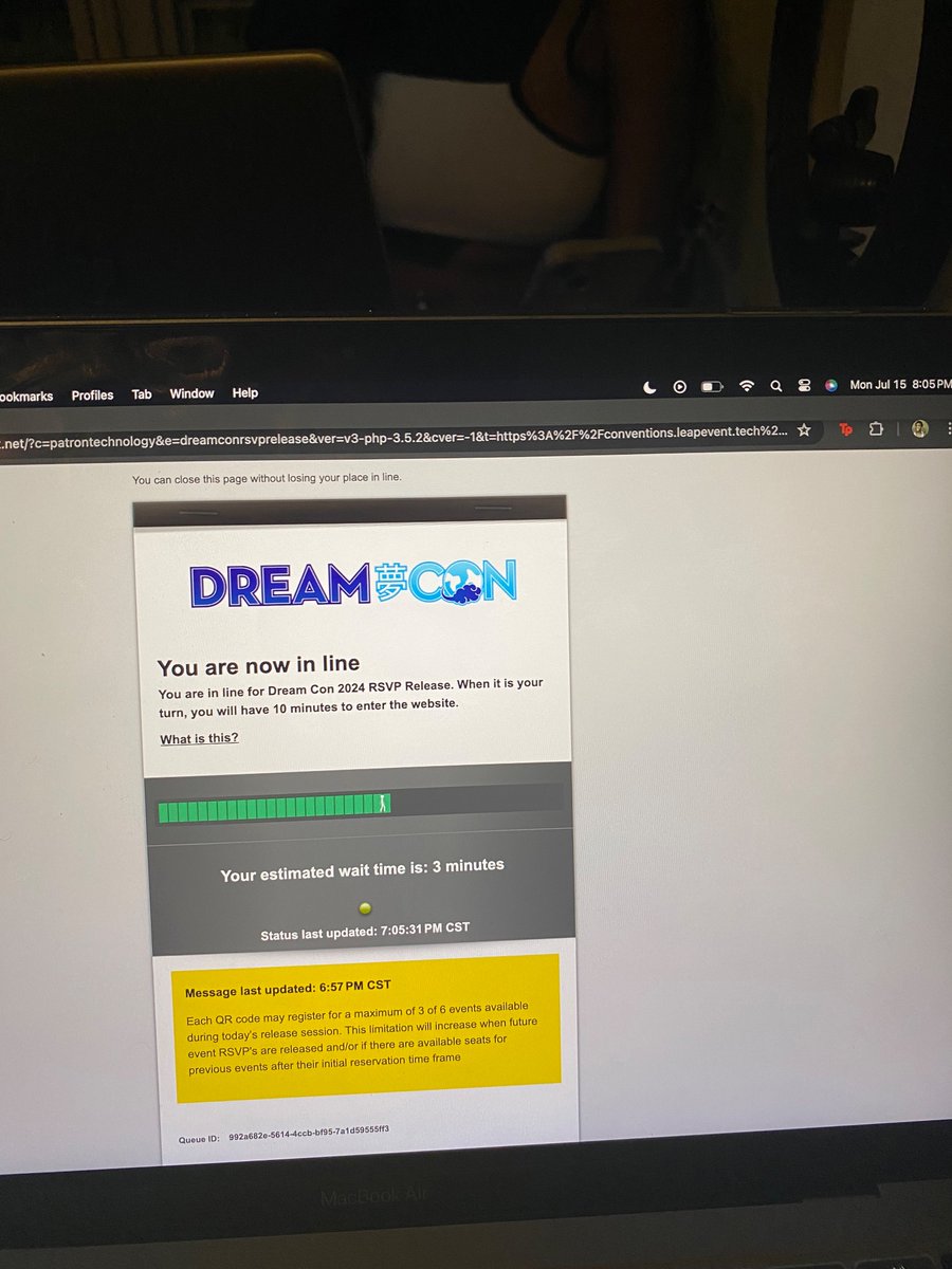 BaretCute's tweet photo. Dream step # 1 complete #dreamcon https://t.co/v44wByRPhG