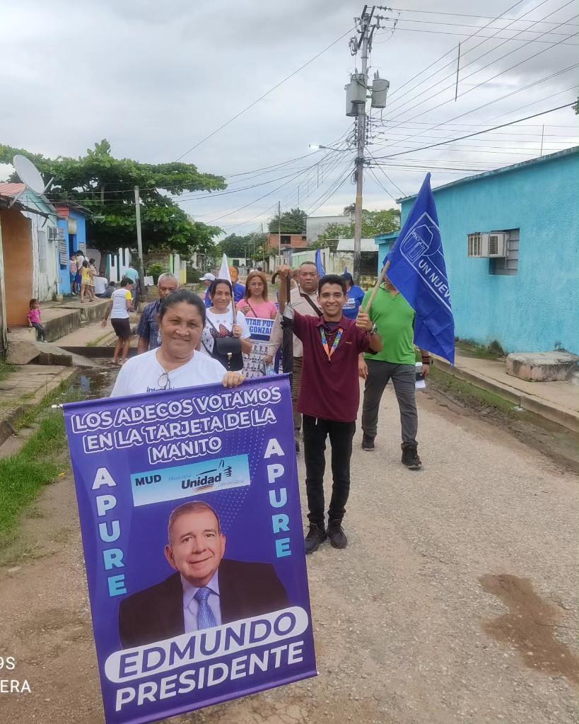 Faltan 13 días. 

CasaXcasa en el sector Campo Alegre 2 y 3 

EDMUNDO PARA TODO EL MUNDO 

Este 28 de Julio todos a votar en la tarjeta de la MUD la de la manito